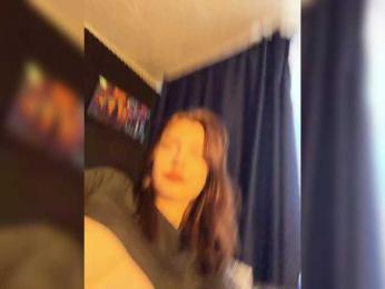 StrawberryGirl webcam model stream image