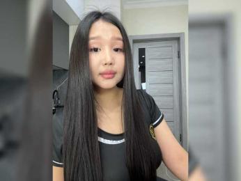 Yumikaa webcam model stream image