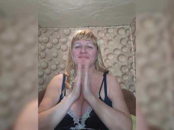 FameLara webcam model stream image