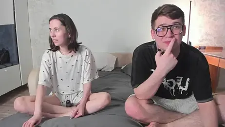 couple_of_kittens_ webcam model stream image