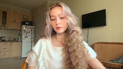 EmikoVlcek webcam model stream image