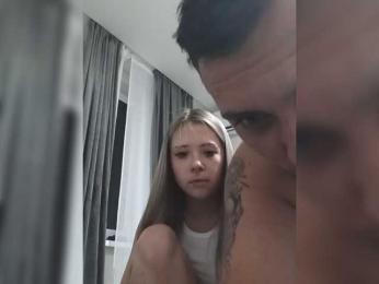 LOVELYTWINS webcam model stream image