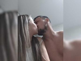 LOVELYTWINS webcam model stream image