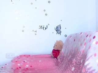 karen-sofia-19 webcam model stream image
