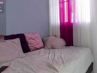 mollyybloom webcam model stream image