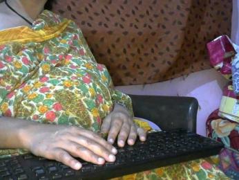 Poonam-2 webcam model stream image