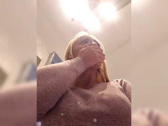 ItalianMoon webcam model stream image