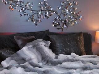 Yuna Rule webcam model stream image