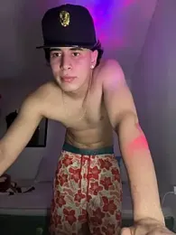 Maximuz1920 webcam model stream image