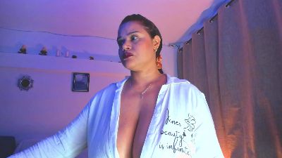 SinthiaCollins webcam cam4 model stream image