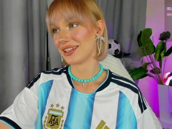 IceStrawberry webcam model stream image