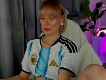 IceStrawberry webcam model stream image