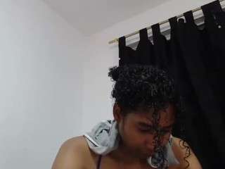 yohatinelly webcam model stream image