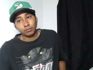 yohatinelly webcam model stream image