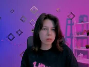 aria_wild_ webcam model stream image