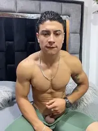 MR_MUSCLE webcam stripchat model stream image