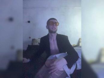 YourShlut webcam model stream image