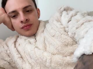 Walker Brown webcam model stream image