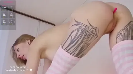 Laurainlove webcam model stream image