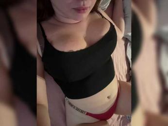 Lizzok- webcam model stream image