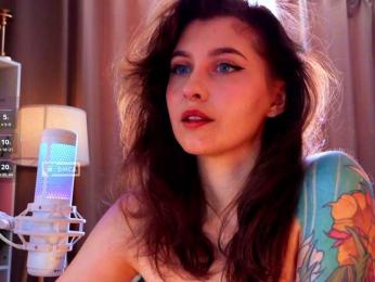 HoneyCherry webcam model stream image