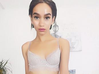 KiraMaes webcam model stream image