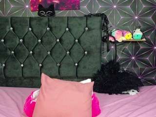 zaraluux webcam model stream image