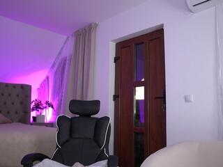 Amora Luxee webcam model stream image