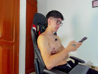 Etham Wolf webcam model stream image
