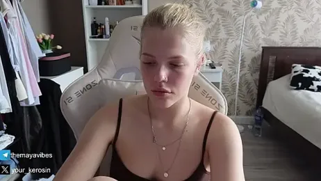 Maya_NextDoor webcam model stream image