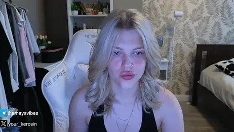 Maya_NextDoor webcam model stream image