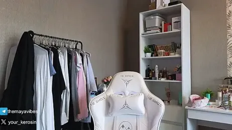 Maya_NextDoor webcam model stream image