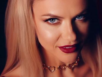 EmberHarrison webcam model stream image