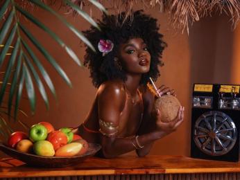 YaraDavis webcam model stream image