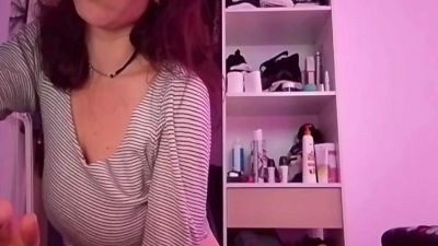 Larafoxok webcam cam4 model stream image
