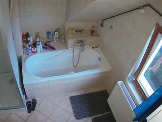 voyeurcam-julmodels-bath-2nd-1 webcam model stream image