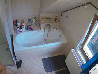 voyeurcam-julmodels-bath-2nd-1 webcam model stream image
