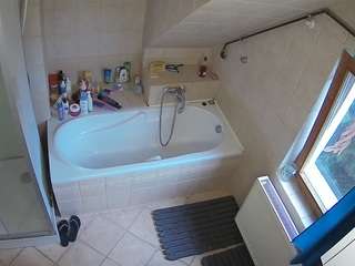 voyeurcam-julmodels-bath-2nd-1 webcam model stream image