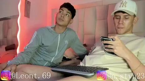 LoganTwink18 webcam stripchat model stream image