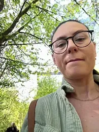 AvaFlowers6 webcam model stream image