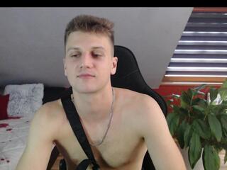 Leo Fowler webcam model stream image