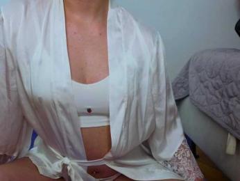 Kris-Crystal webcam model stream image