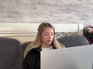 leonieduplantis webcam model stream image