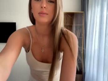 vyxora_moon webcam model stream image