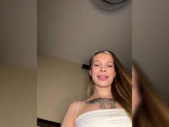 skinny-little-bitch webcam bongacams model stream image