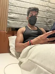 Hunkyardd webcam model stream image
