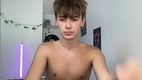 YourMilkyGuy webcam model stream image
