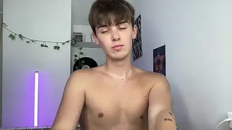 YourMilkyGuy webcam model stream image