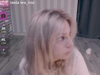 wo_voz webcam model stream image