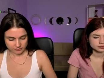 isabel_wave webcam model stream image